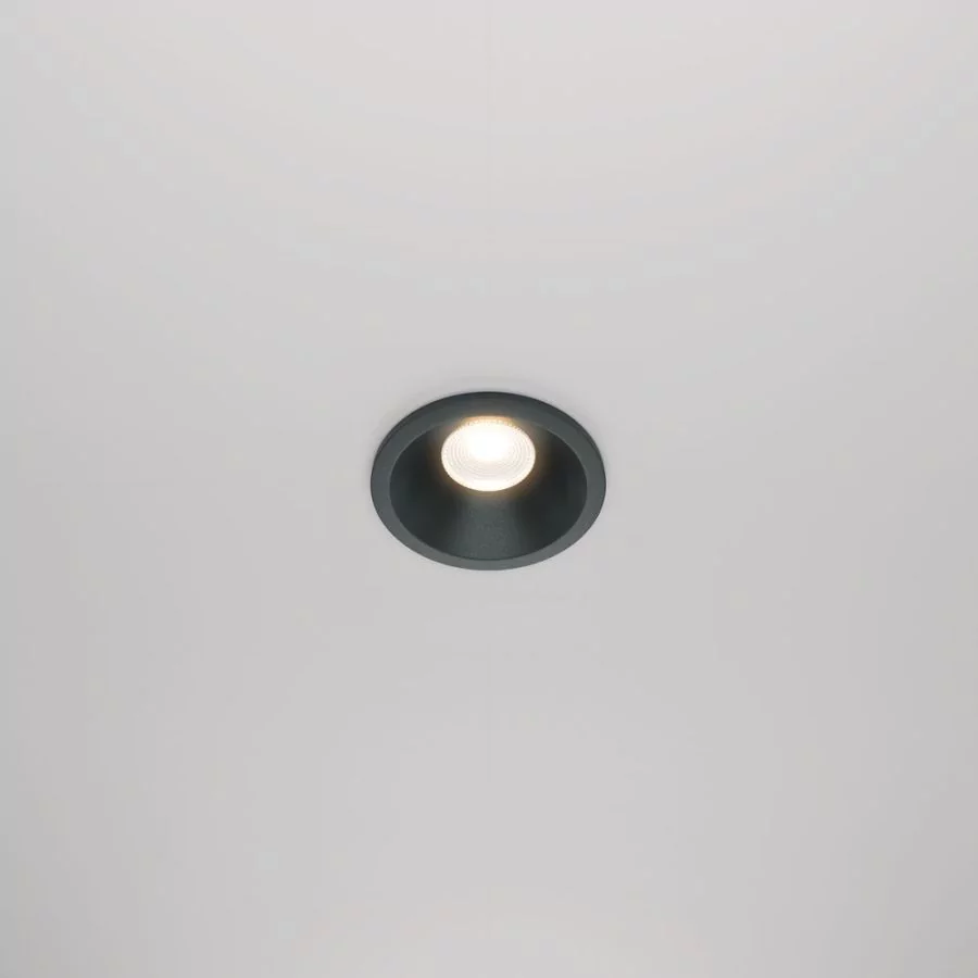 Recessed ceiling spotlight: black, round